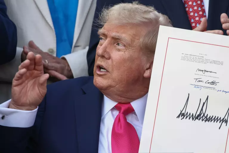 Trump’s Signature to Appear on US Currency Trump’s Signature to Appear on US Currency